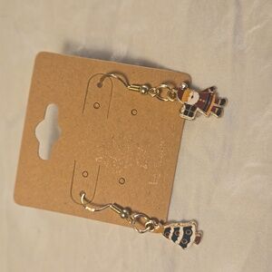 NWT Cute Holiday Earrings Santa